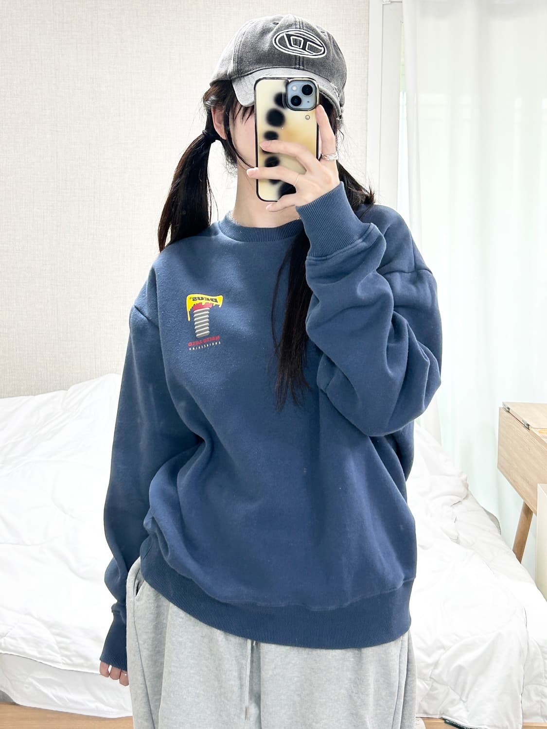 데우스 엑스마키나 빅로고 맨투맨 상품이미지2