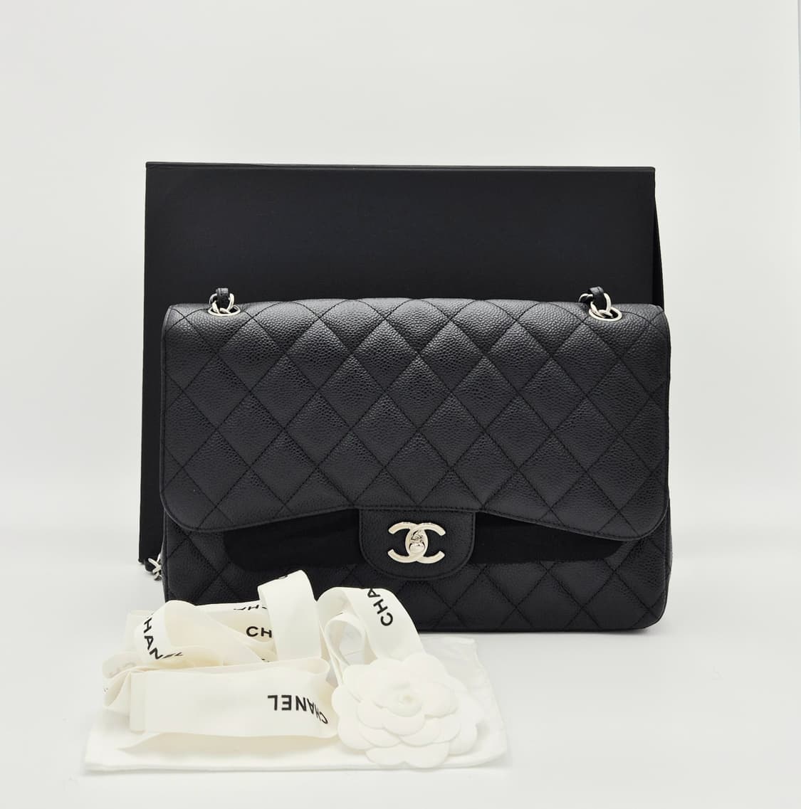 샤넬 클래식 라지 플랩 체인 숄더백
16번대

샤넬의 아 상품이미지1