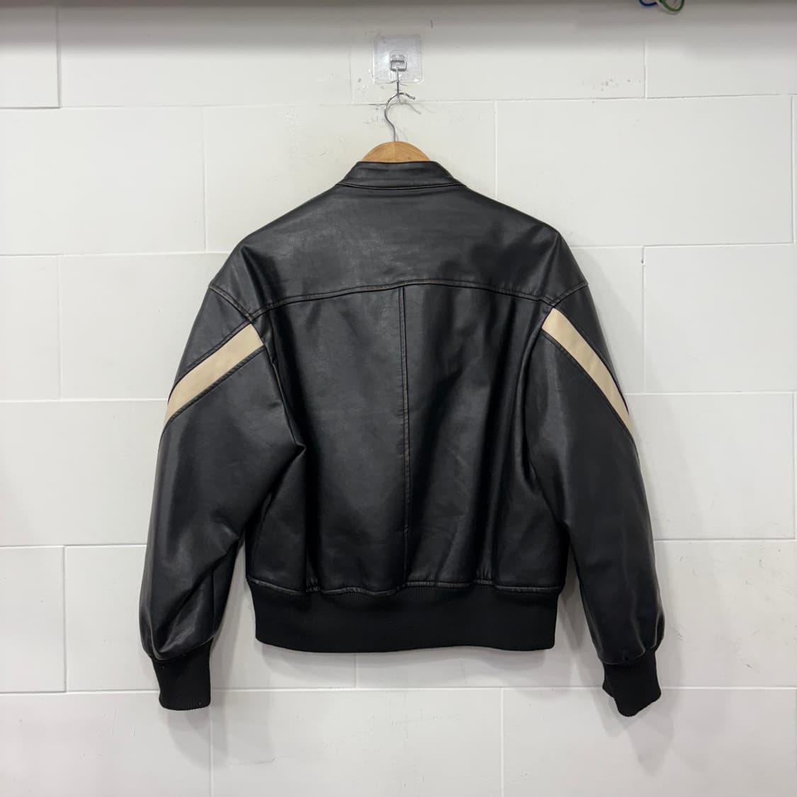 라퍼지스토어 버프워시 버핑레더 인시전 바이커 자켓 상품이미지6