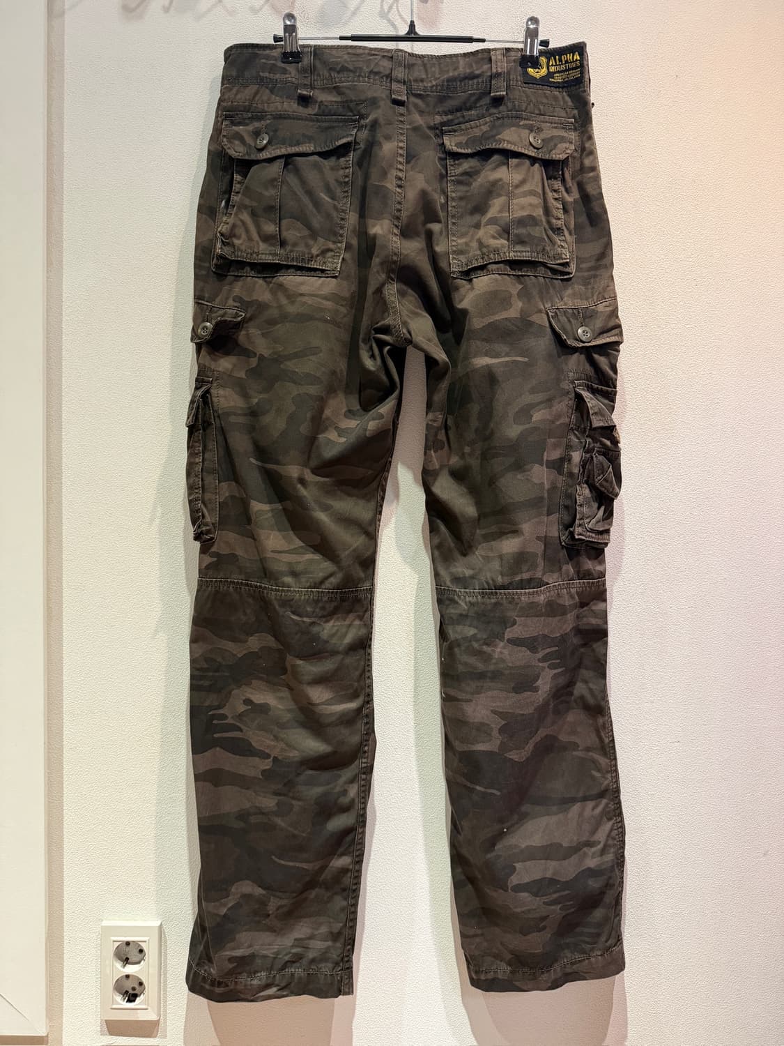 Alpha Industries Camo Cargo Pants (34) 상품이미지3
