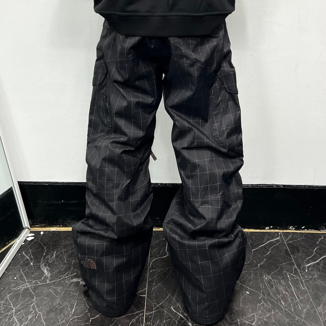 노스페이스 로고 체크패턴 오버사이즈 스노우 트랙 팬츠 상품이미지3