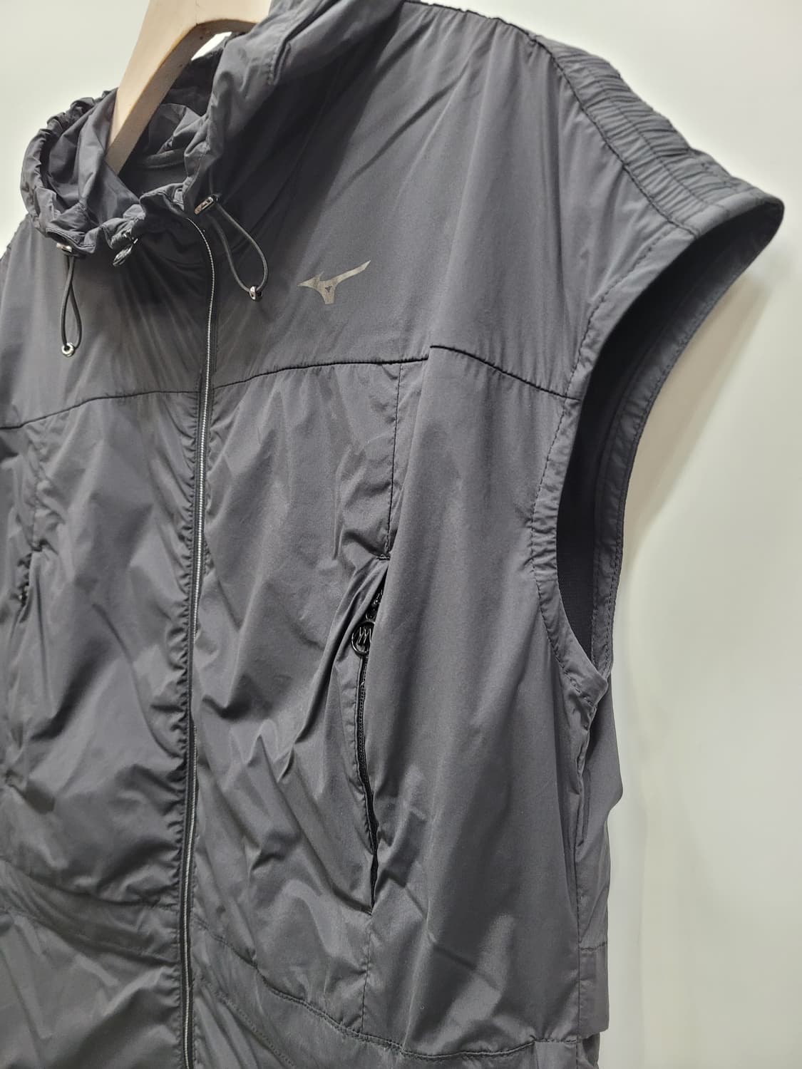 MIZUNO 23SS 미즈노 골프 우븐 후드 베스트 / 여 S 블랙
z3 상품이미지5