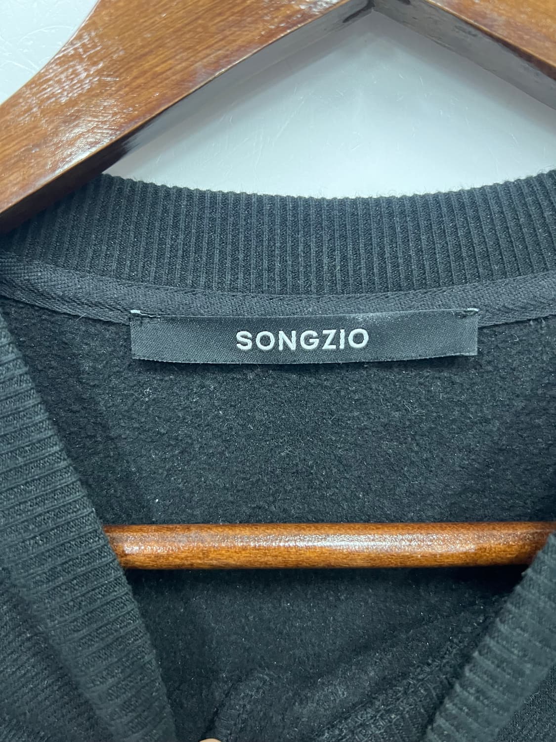 SONGZIO 블랙 맨투맨 상품이미지2