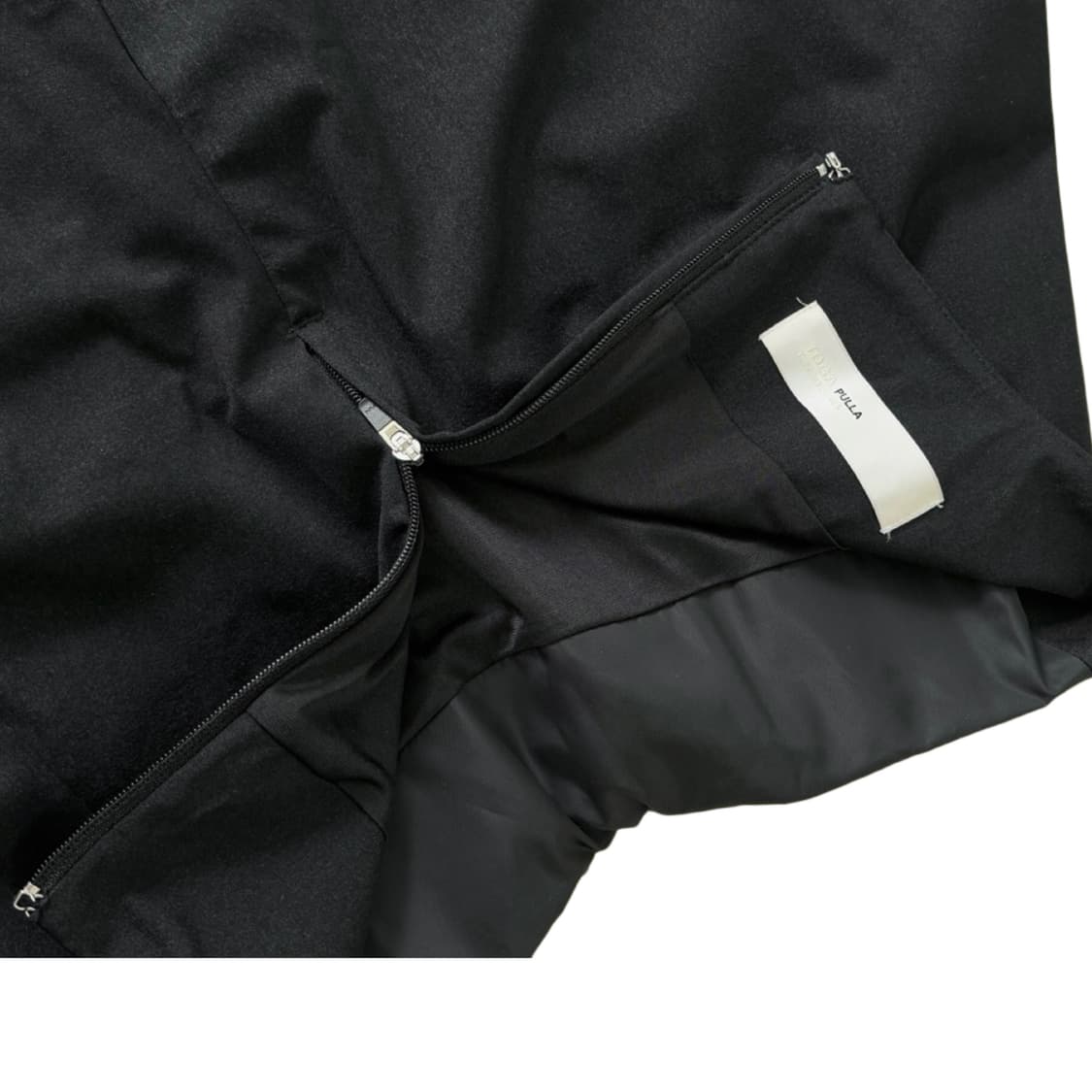 TOGA PULLA Buckle Pleated Midi Skirt 상품이미지4
