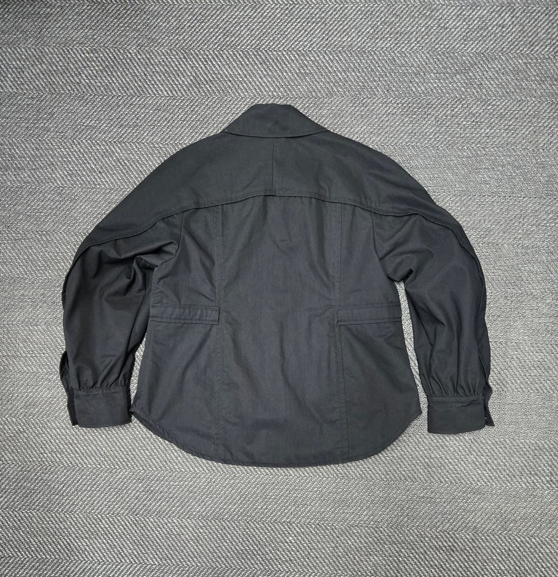 한섬 시스템 SYSTEM 블랙 퍼프 셔츠 자켓 상품이미지2