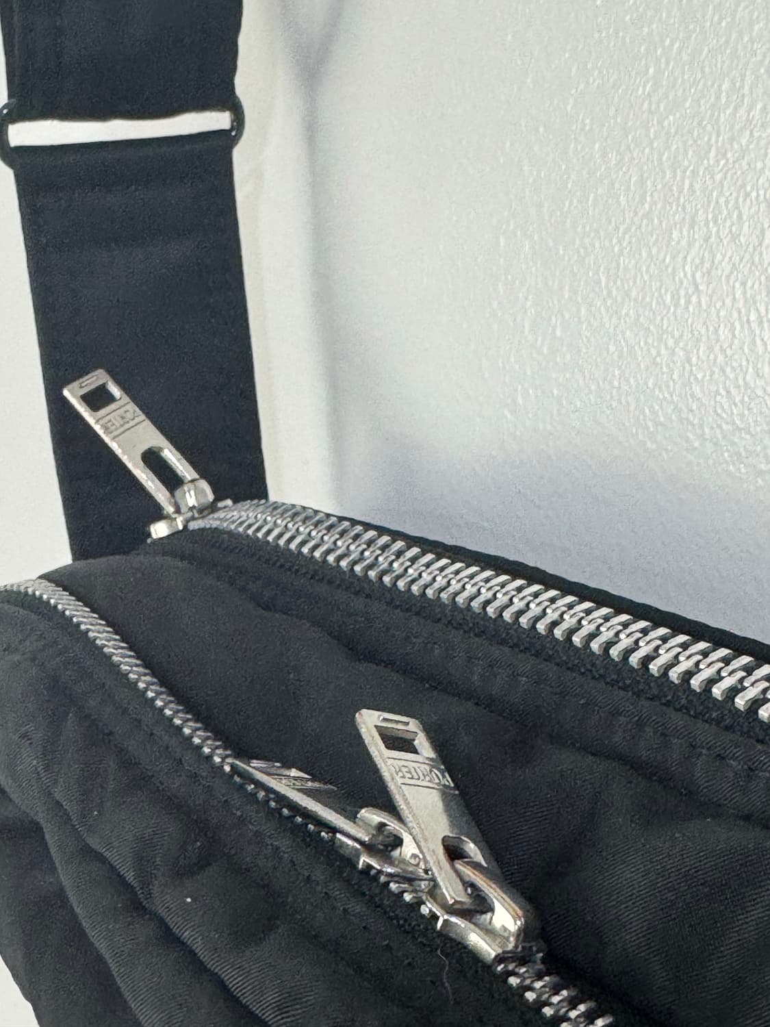 요시다포터 탱커 크로스백 M 사이즈 블랙컬러  상품이미지5