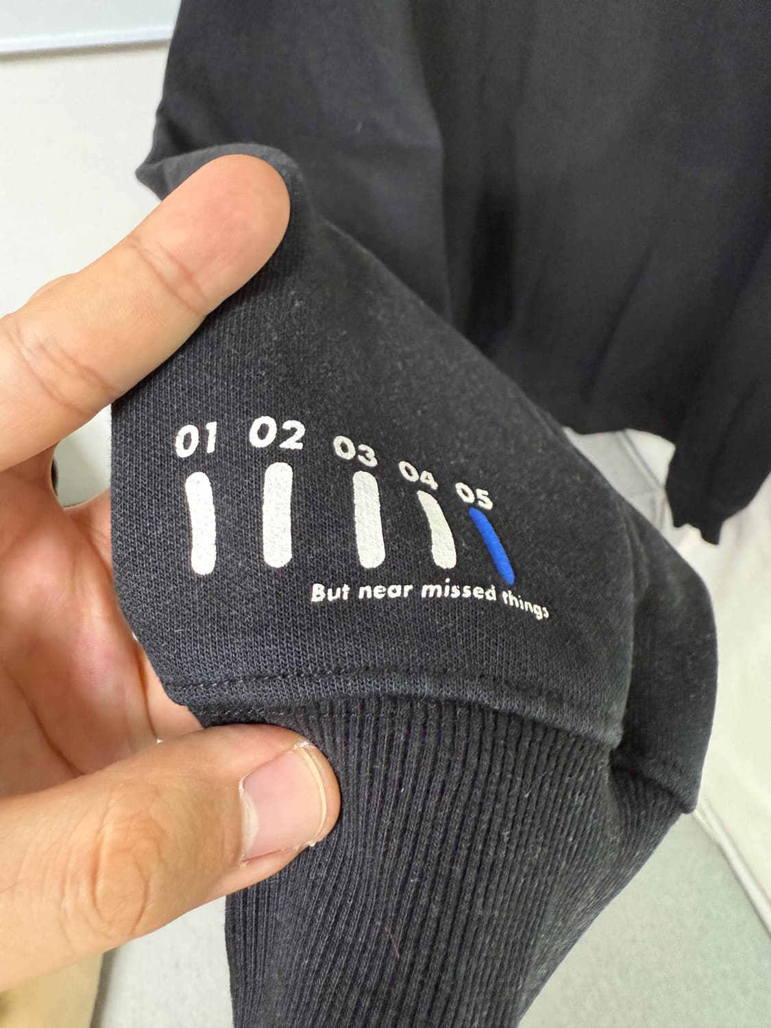 아더에러 5주년 맨투맨 A2 (105) 상품이미지2