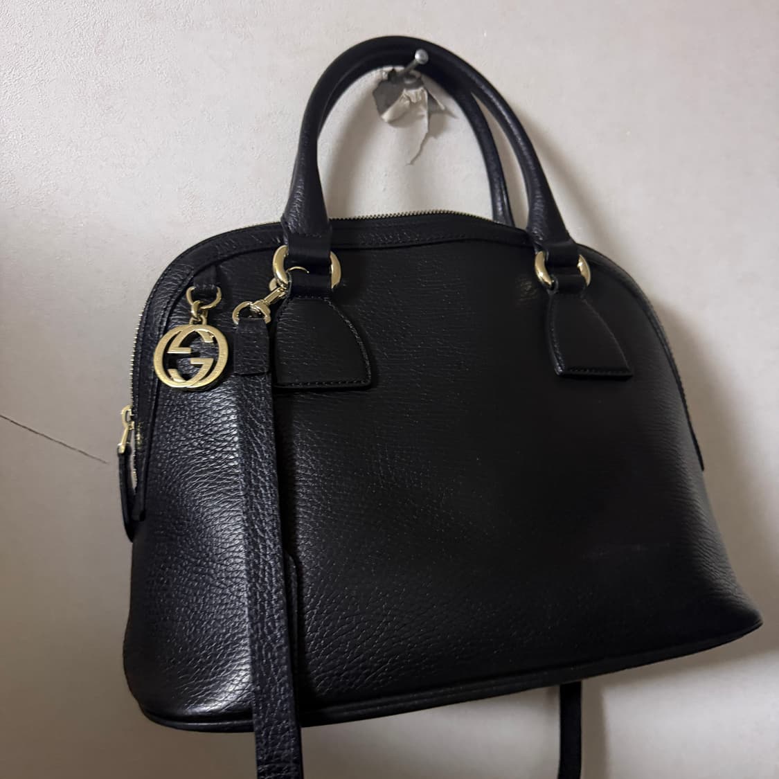 구찌 449662 인터로킹 GG 로고 돔 토트백 상품이미지1