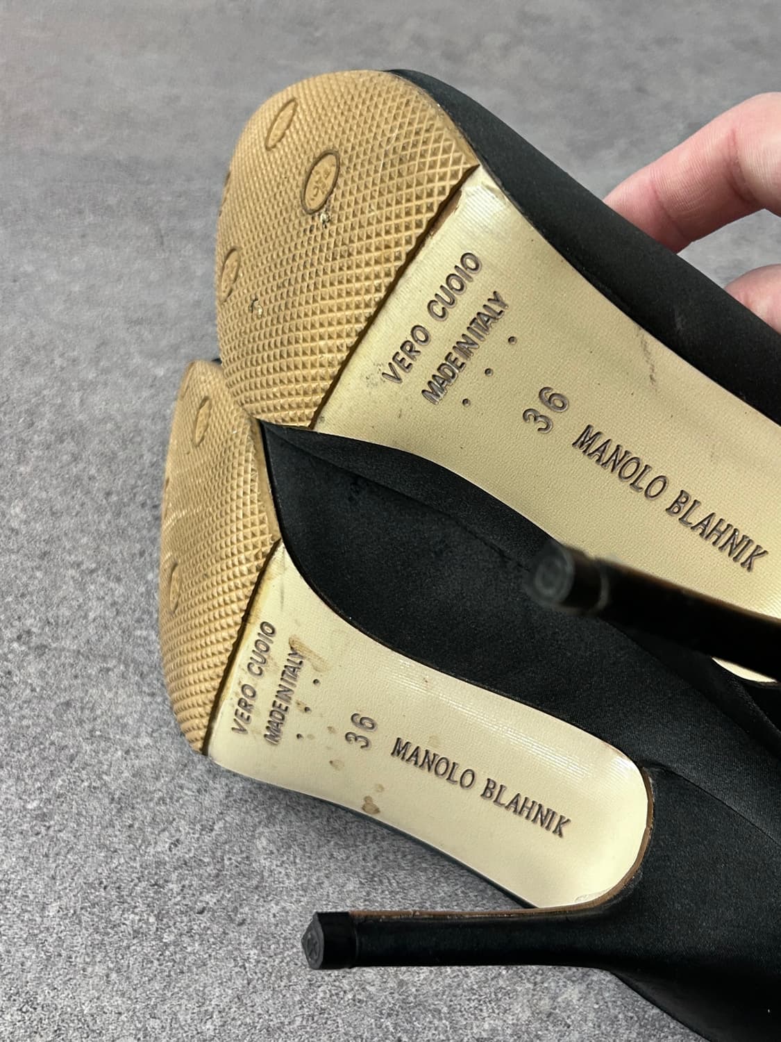 Manolo Blahnik 행기시 사틴 크리스탈 펌프스 상품이미지6