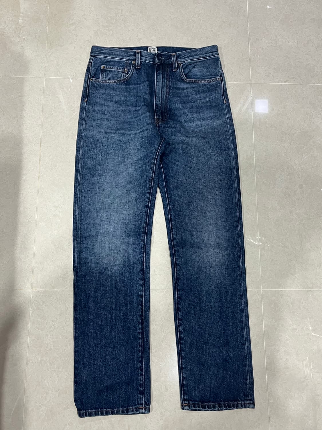 토템(toteme) 클래식 컷 데님 풀 렝스 다크블루 28/32 상품이미지5