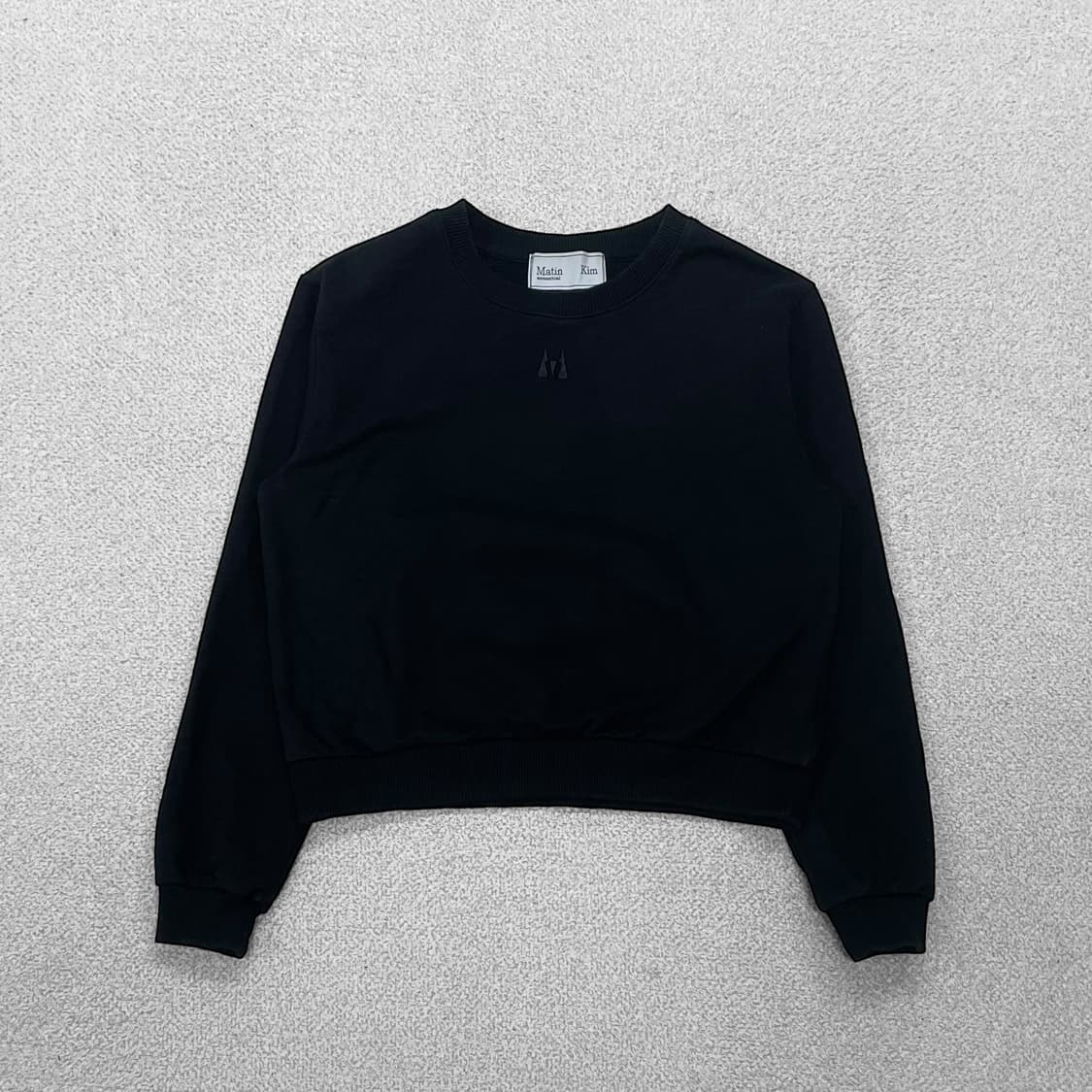 마뗑킴 루빅 큐브 맨투맨 블랙 상품이미지3