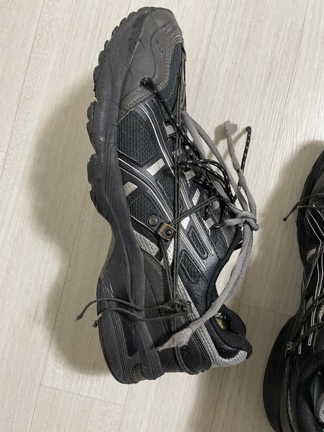 아식스 엔더슨벨 젤 1090 블랙실버 295 상품이미지3