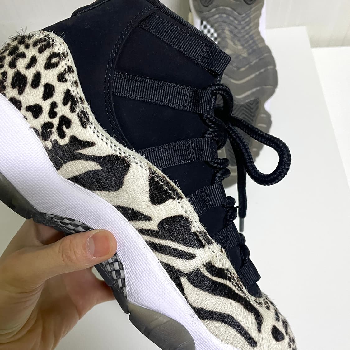 [uk4.5] 상태최상 235-240 조던 송치 레오파드 화이트 농구화 상품이미지9