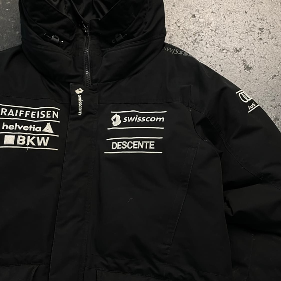 100 데상트 아우디 패딩 상품이미지2