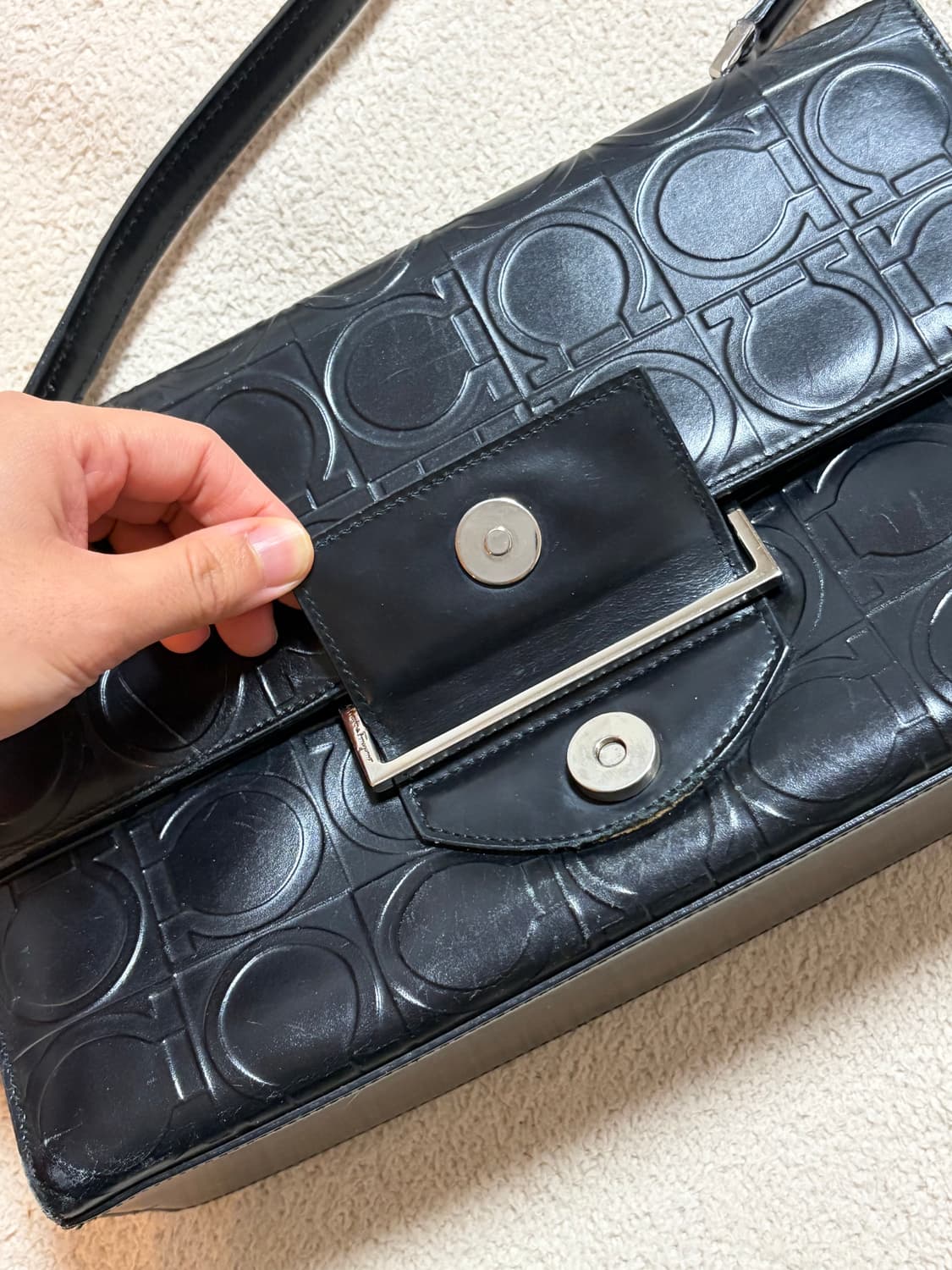 페레가모 간치니 숄더백 블랙 (빈티지) 상품이미지3