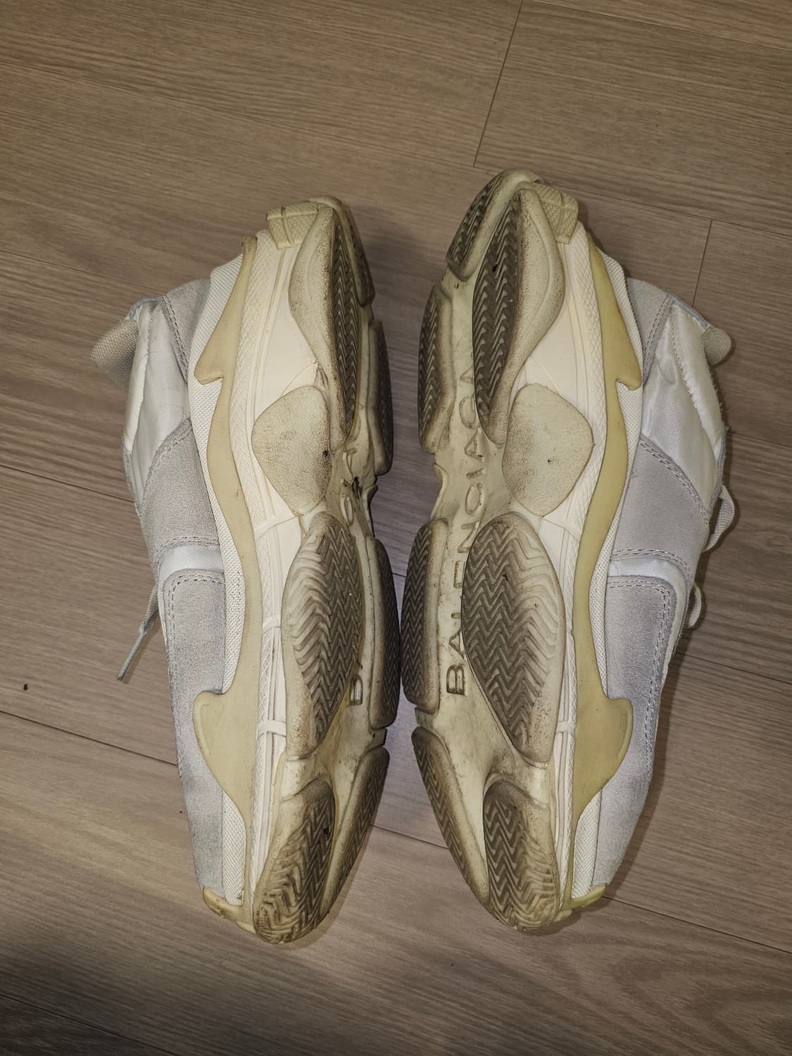 발렌시아가 트리플S 스니커즈 화이트 상품이미지3