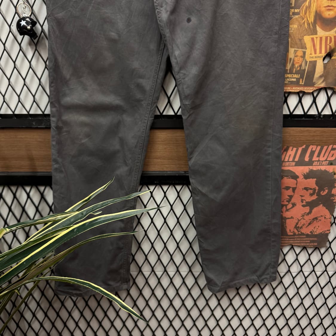 칼하트 릴렉스드 핏 워크 팬츠 후면 포켓 로고 포인트 그레이 상품이미지4