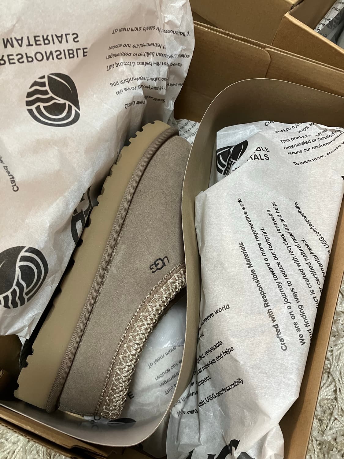 미국 어그 타스만 230 새상품 상품이미지1