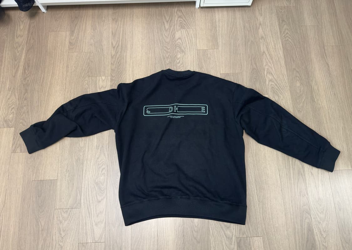 솔리드 옴므 백로고 맨투맨 상품이미지2