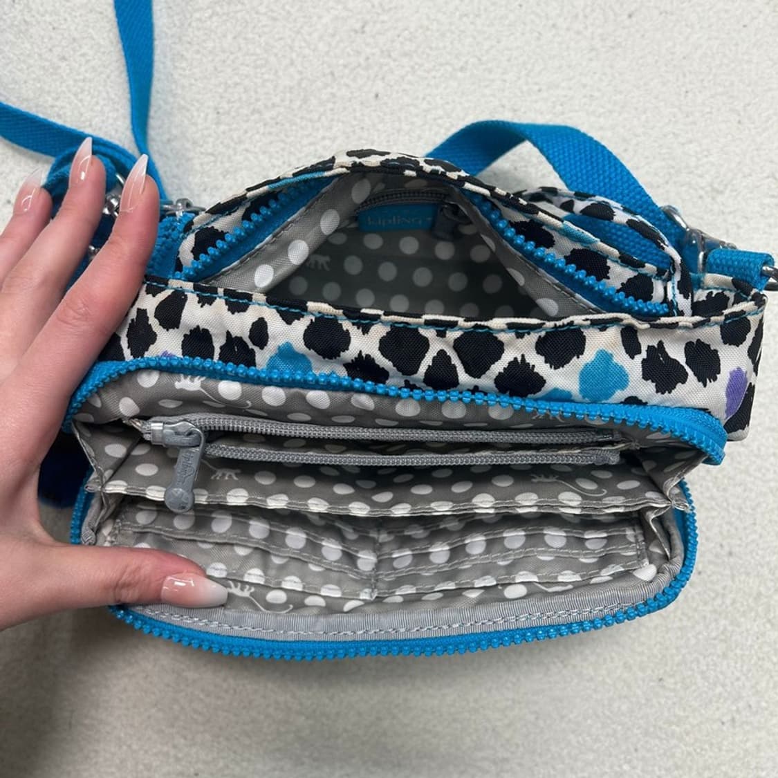 키플링 아바누 미디엄 큐리어스 레오파드 크로스백 블루 상품이미지7