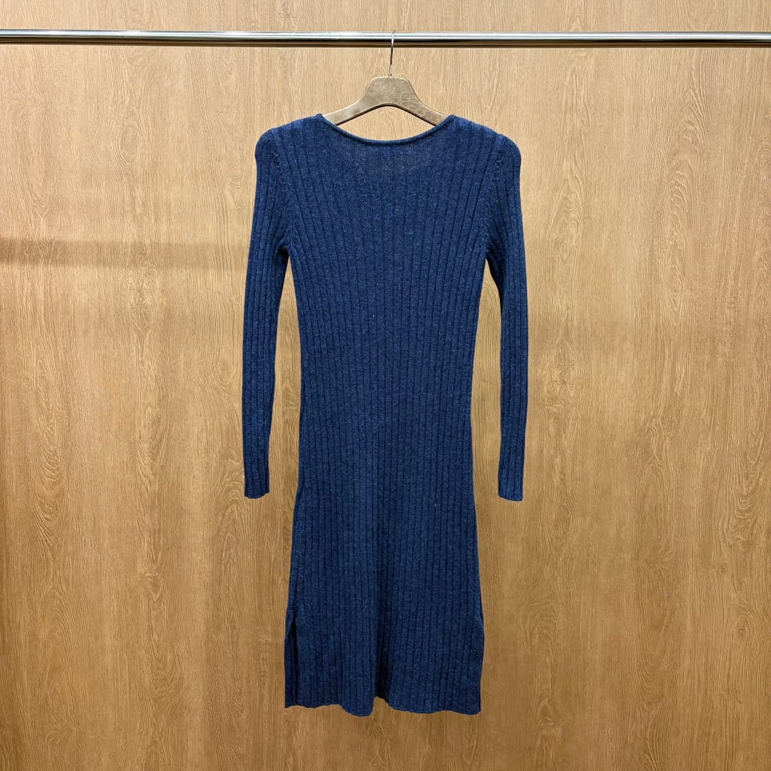 띠어리 니트 롱 원피스 라운드넥 골지 디테일 슬림핏 무지 네이비 상품이미지3