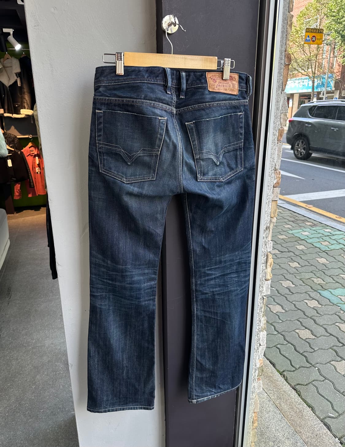 29~30/ 디젤 Zatiny 아플리케 데님 팬츠 상품이미지9