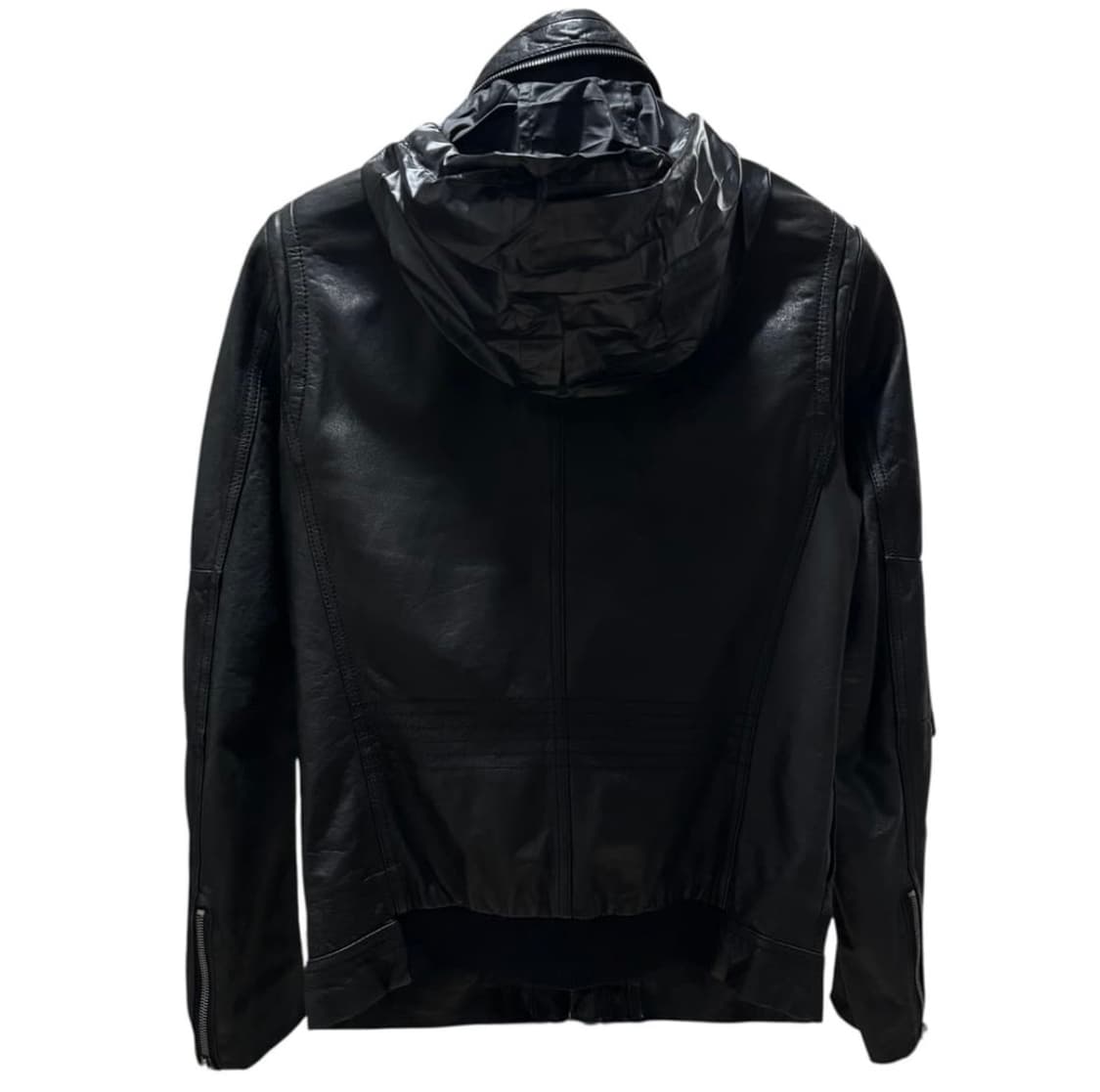 솔리드 옴므 멀티포켓 레더 블루종   엄성현 상품이미지4