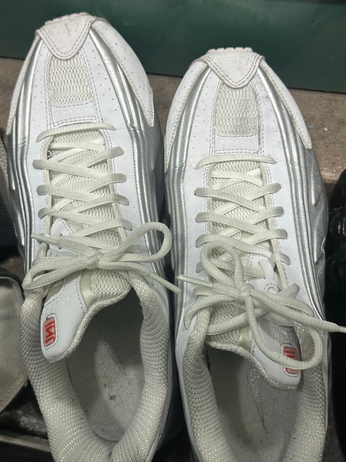 나이키 샥스 R4 화이트 290 상품이미지2