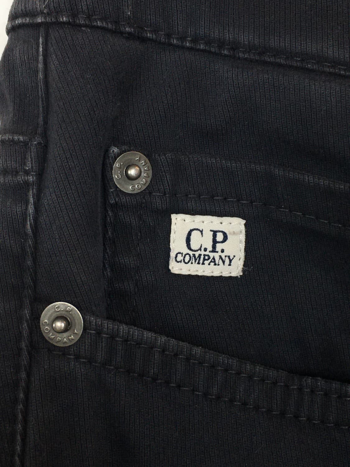 CP 컴퍼니 얇은 코듀로이 팬츠/차콜 상품이미지5