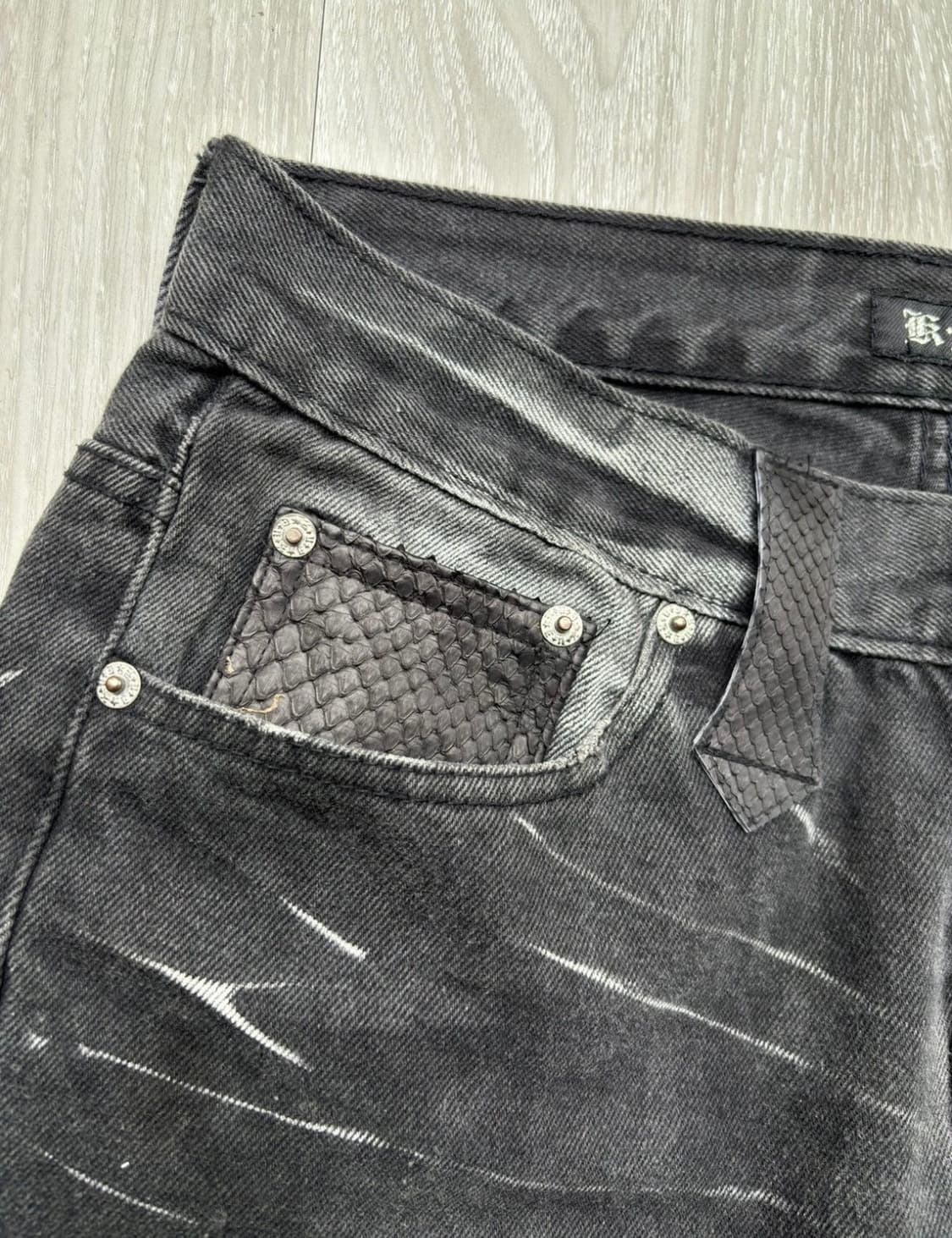 KUI distressed splatter flare jeans 상품이미지4