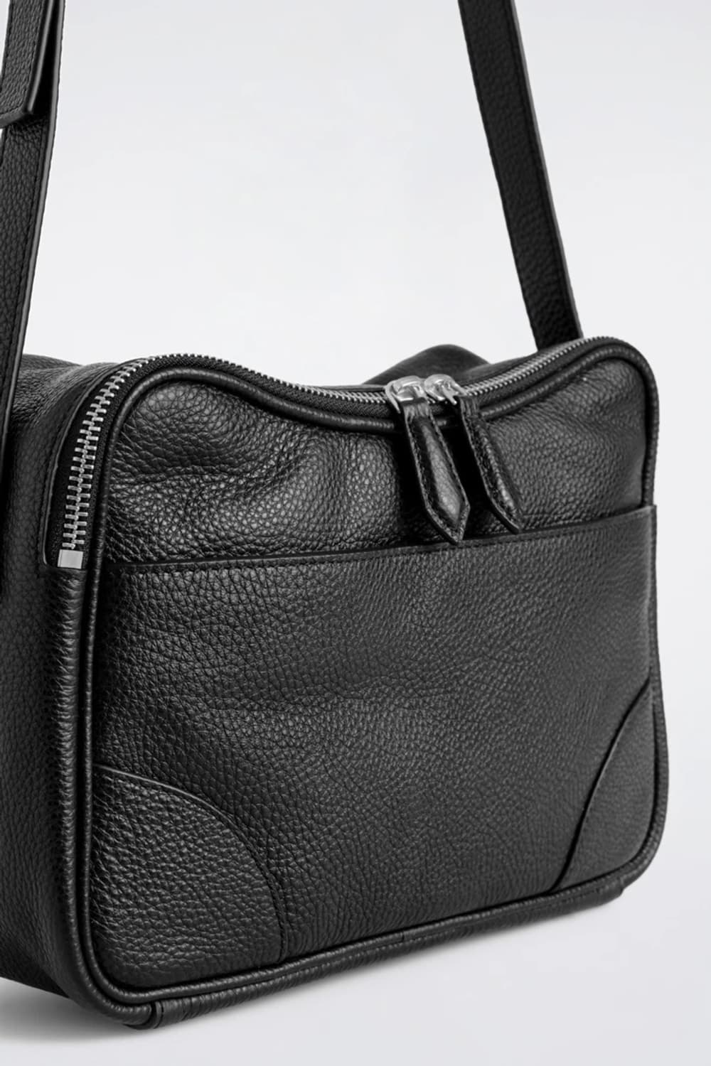 COS 클래식 크로스바디 백 레더 상품이미지6