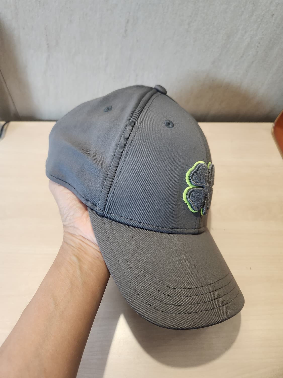 "BLACK CLOVER 🧢 Live Lucky 네온 클로버 캡"
 상품이미지2