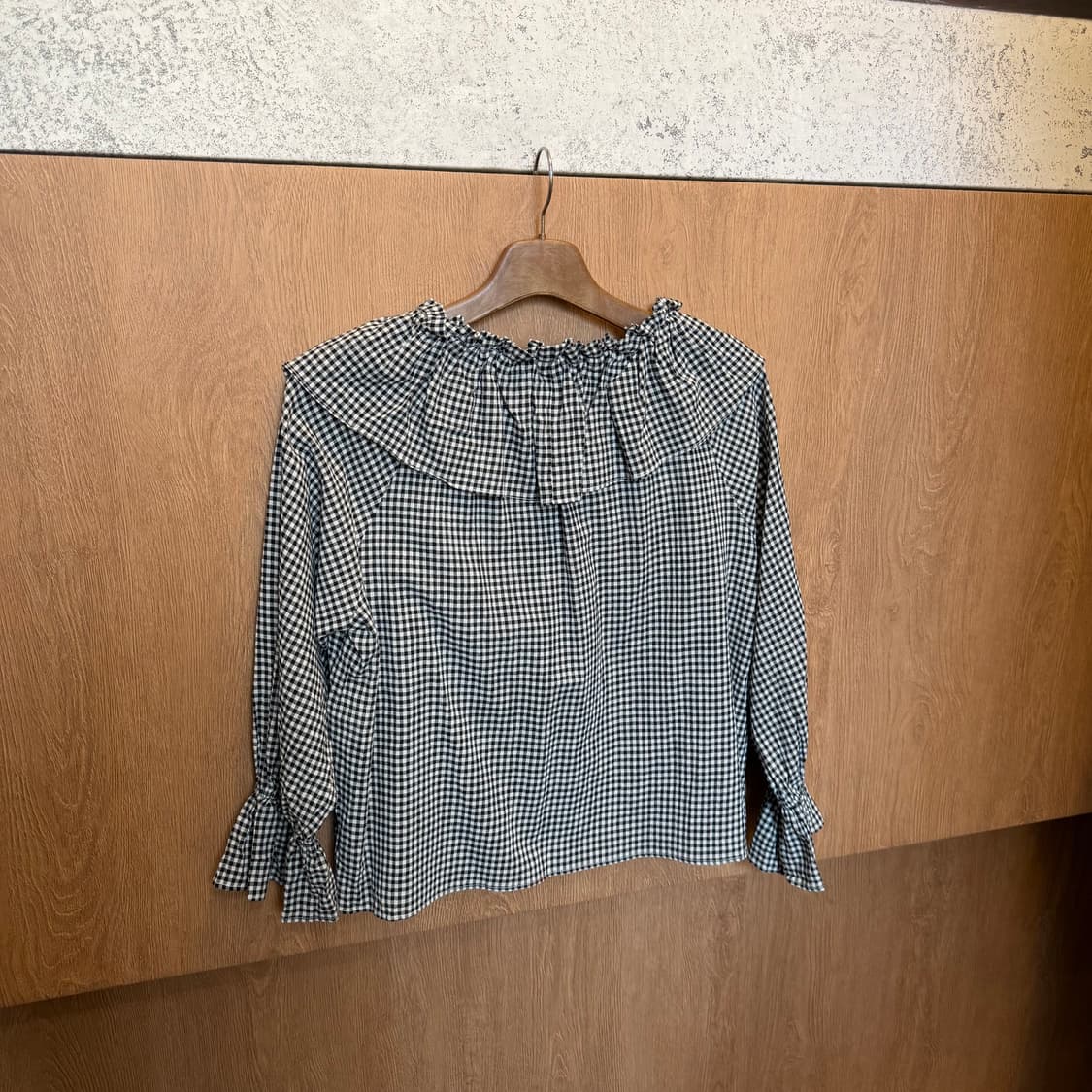 빈티지 브이넥 깅엄 체크 블라우스 세일러 프릴 카라 디테일 루즈핏 화이트 상품이미지2