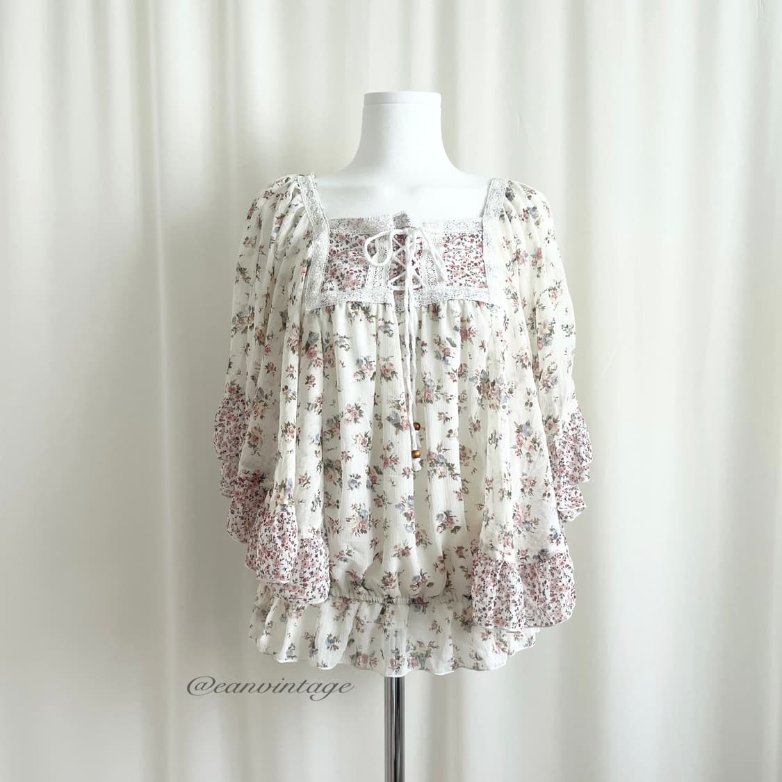 light cream flower poncho blouse 상품이미지2