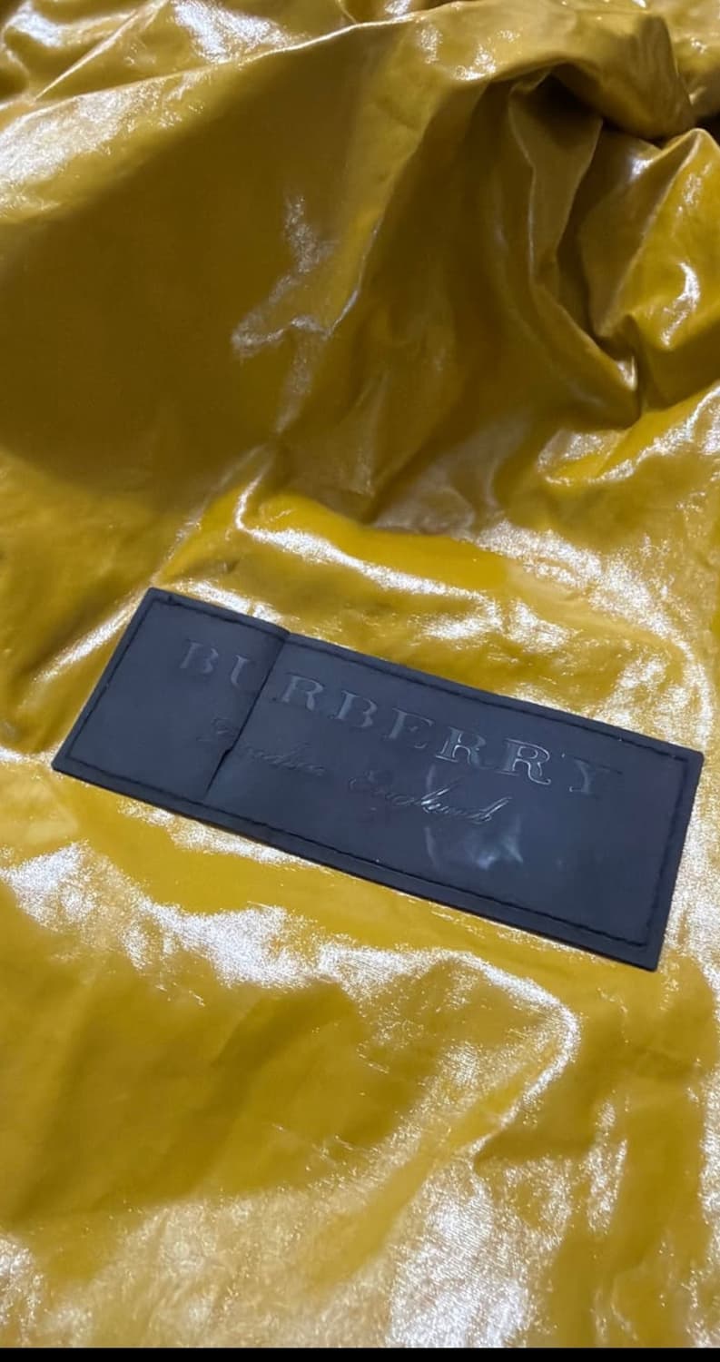 BURBERRY & Yellow Seam-Sealed parka 상품이미지6