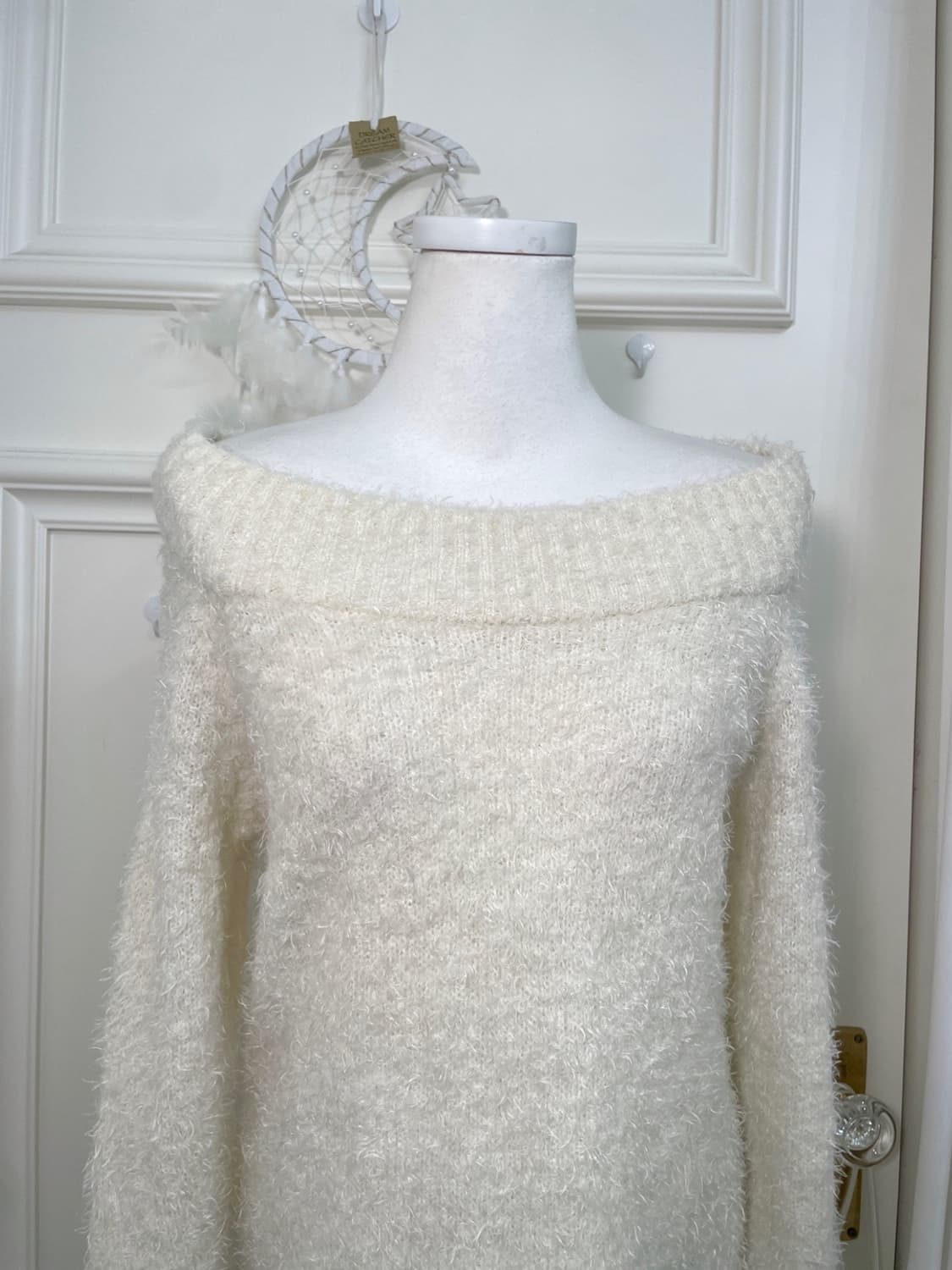 cream ivory shaggy off-shoulder knit top 상품이미지5