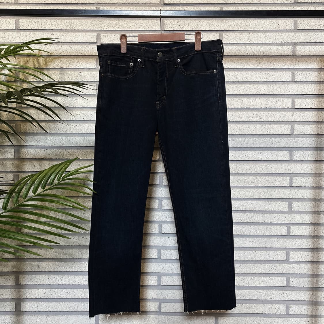 리바이스 미니멀 스트레이트 데님팬츠 로우 컷 디테일 진청 상품이미지2