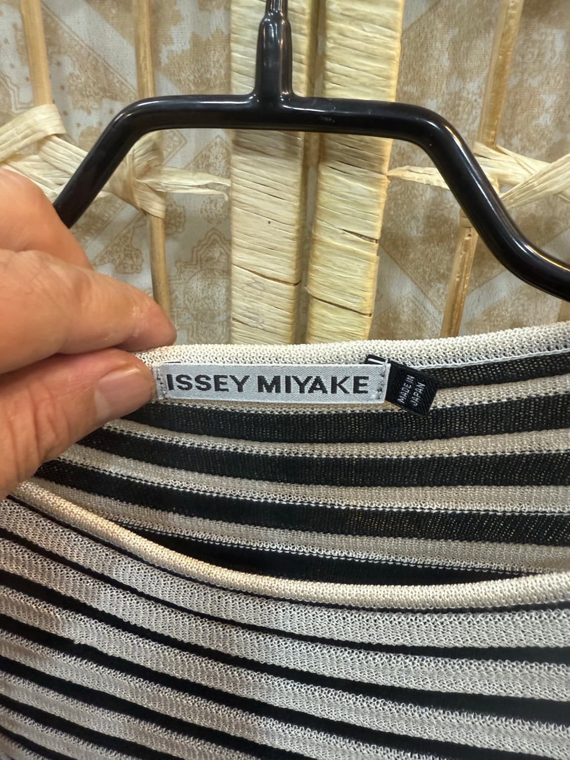 2/66-77 정품 이세이미야케 니트팝니다 상품이미지2