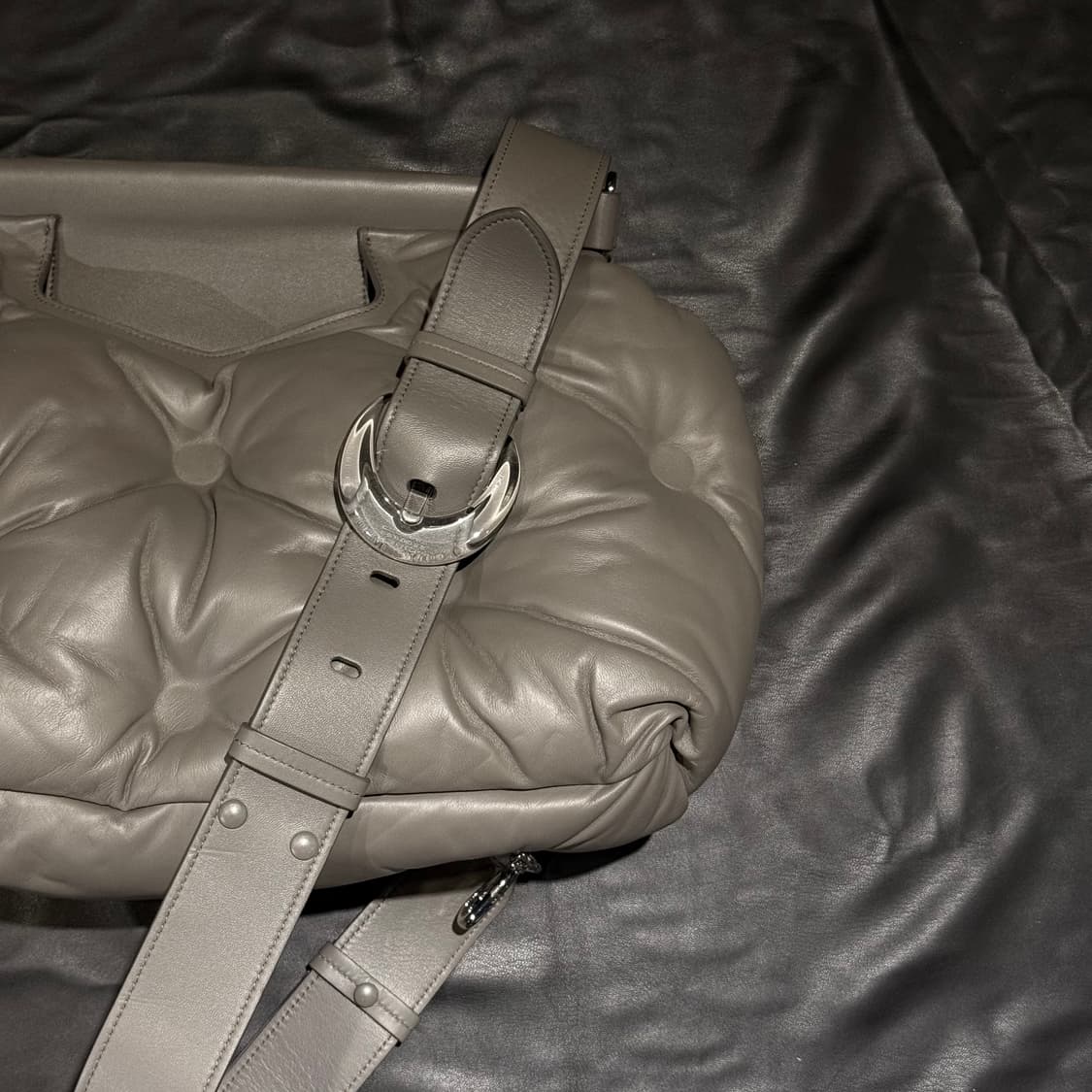 메종 마르지엘라 글램 슬램 미디움 레더 숄더백 그레이 상품이미지8