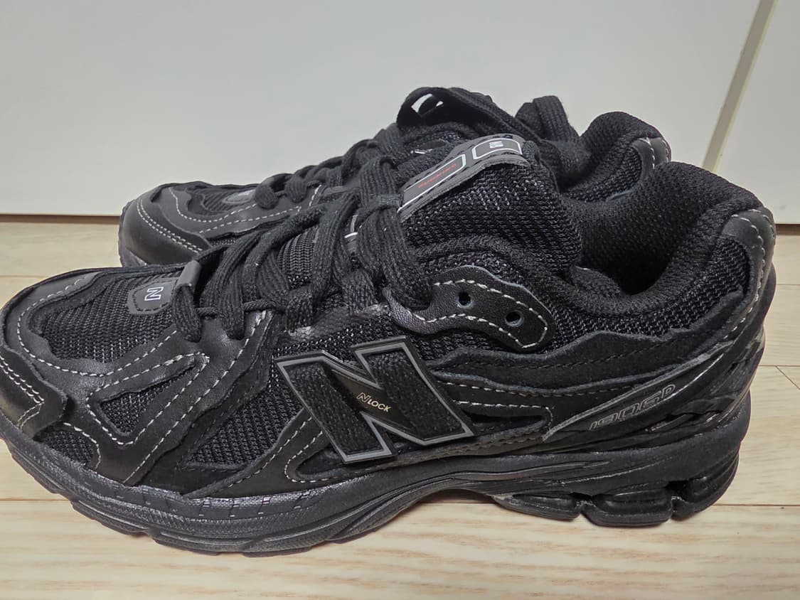 뉴발란스 1906D 올블랙 운동화 상품이미지4
