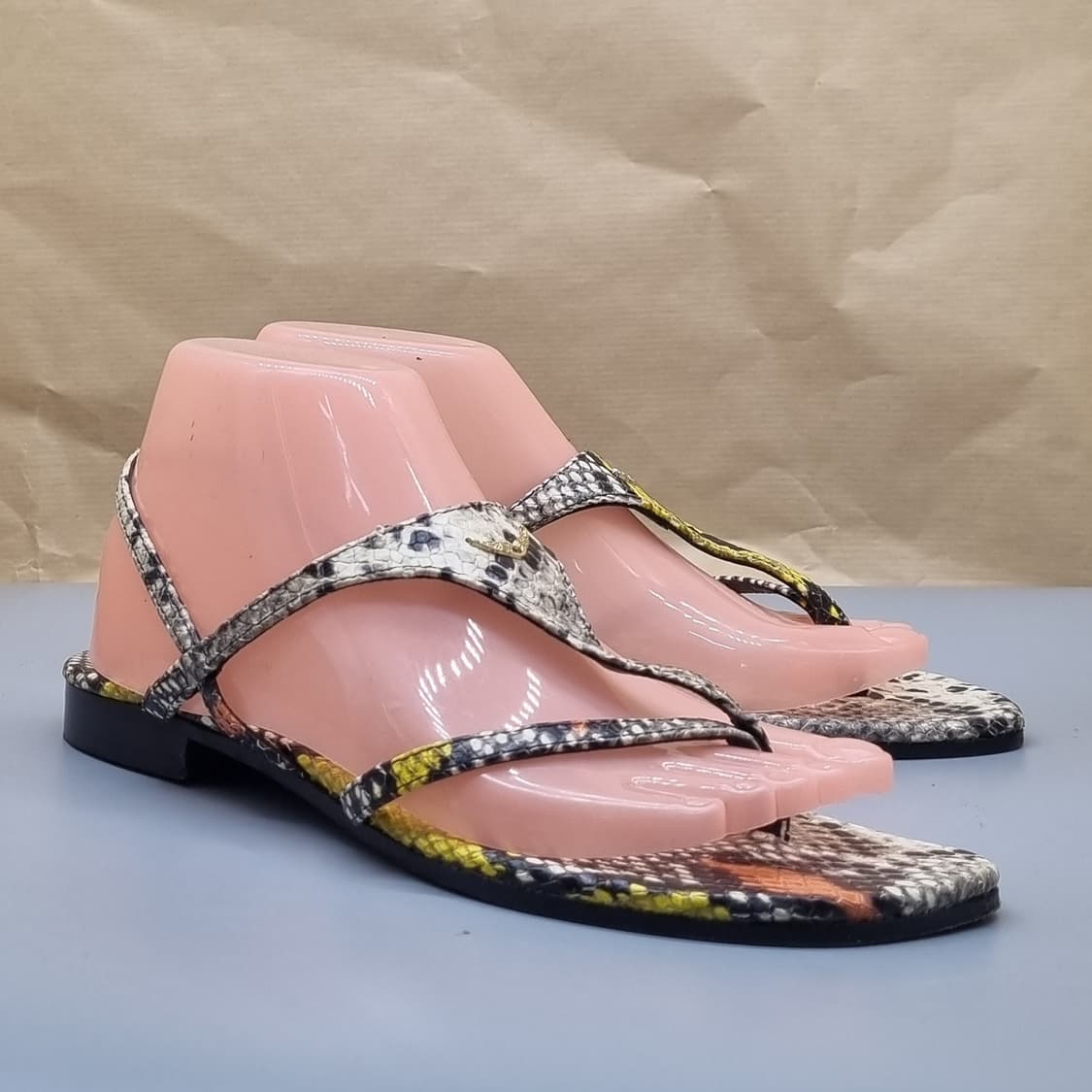 쟈딕앤볼테르 딜런 여성샌들38 240 상품이미지1