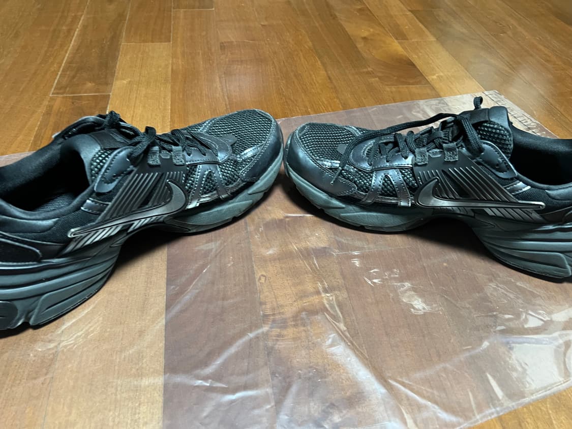 나이키 V2K 런 블랙 앤트러사이트 285 상품이미지7