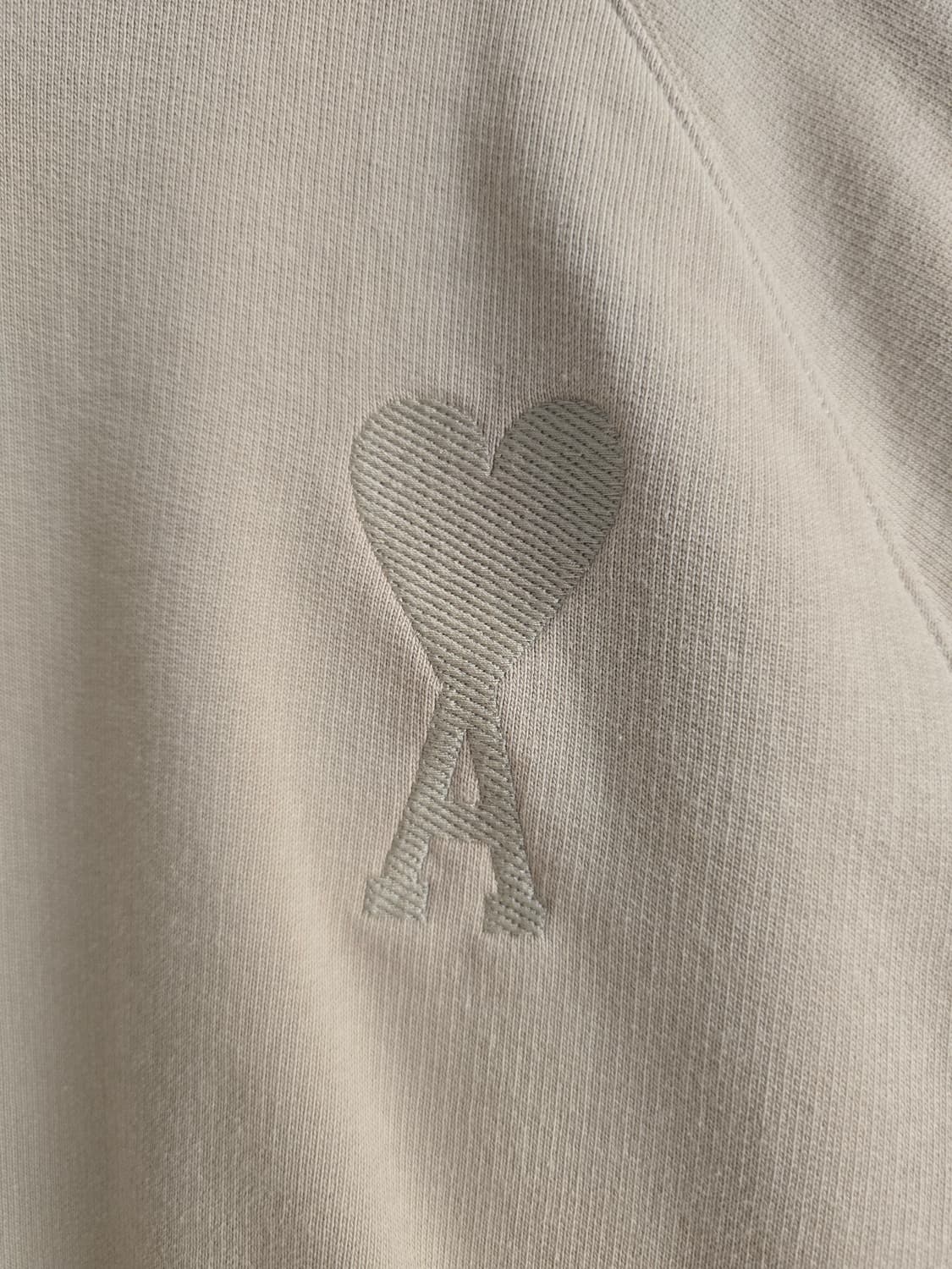 AMI 톤온톤 체인스티치 하트 로고 맨투맨 (L, 베이지) 상품이미지2