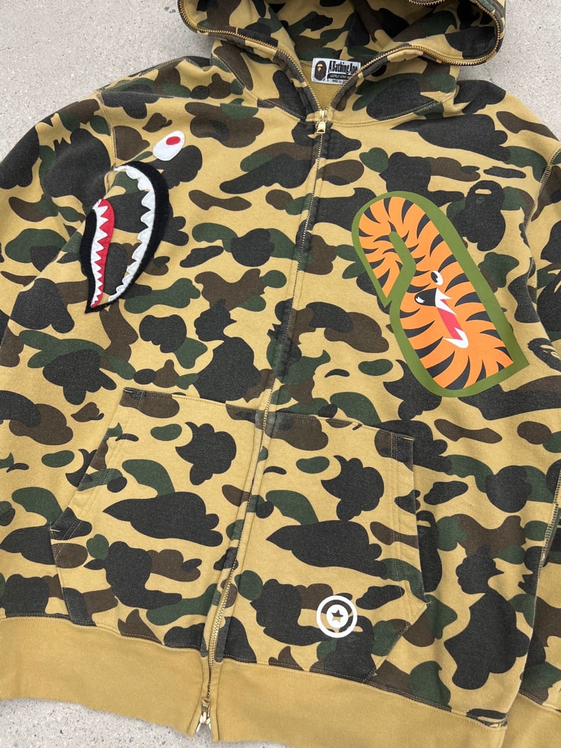 베이프 퍼스트카모 황계 샤크 후드집업 상품이미지5