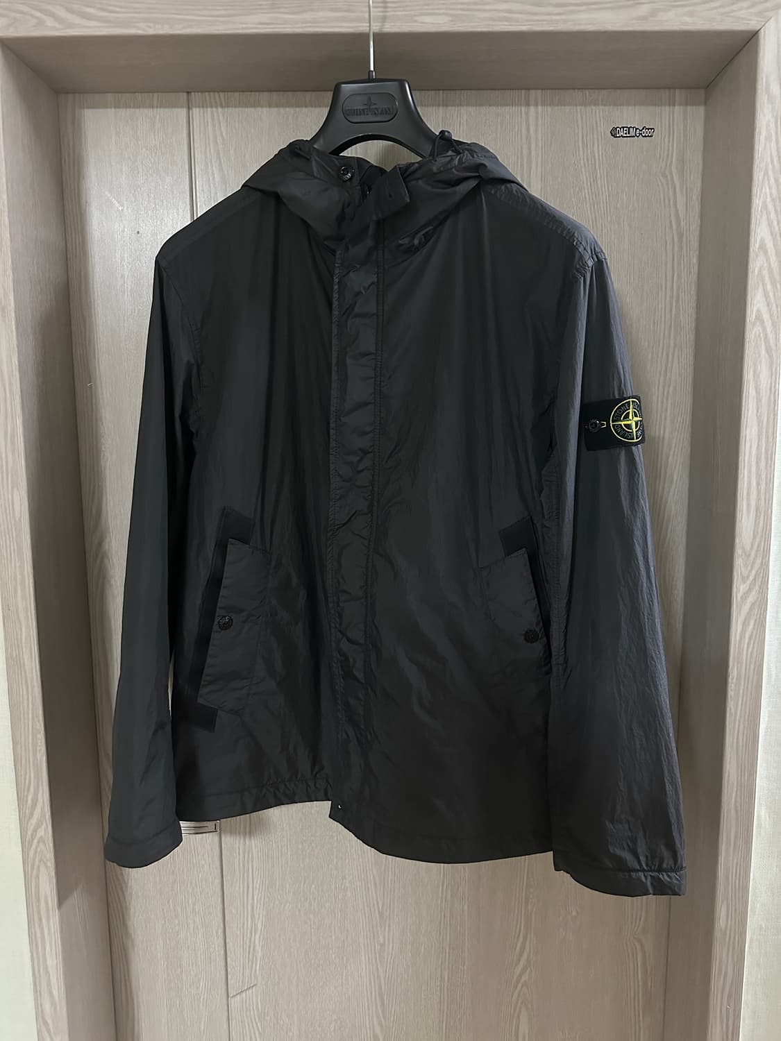 스톤아일랜드 25ss 크링클랩스 안티 드롭 바람막이 L 상품이미지1