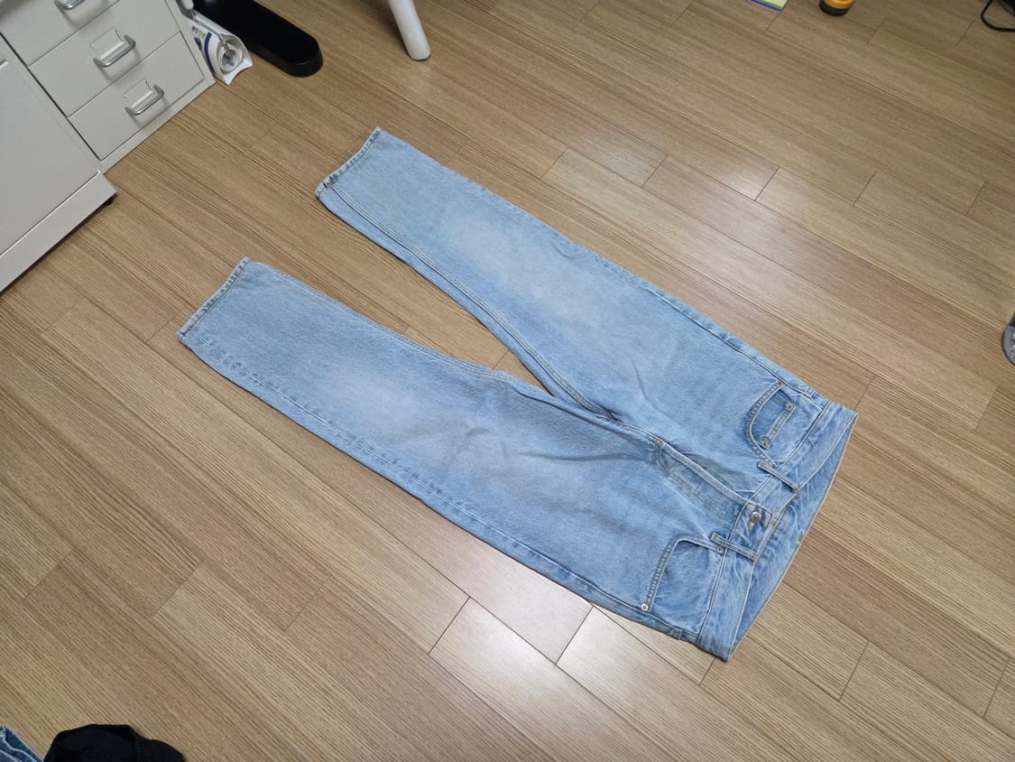 산드로 옴므 내추럴 워싱 데님 팬츠 상품이미지10