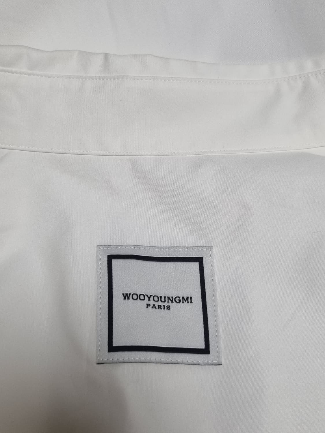 우영미 백로고 셔츠 상품이미지3