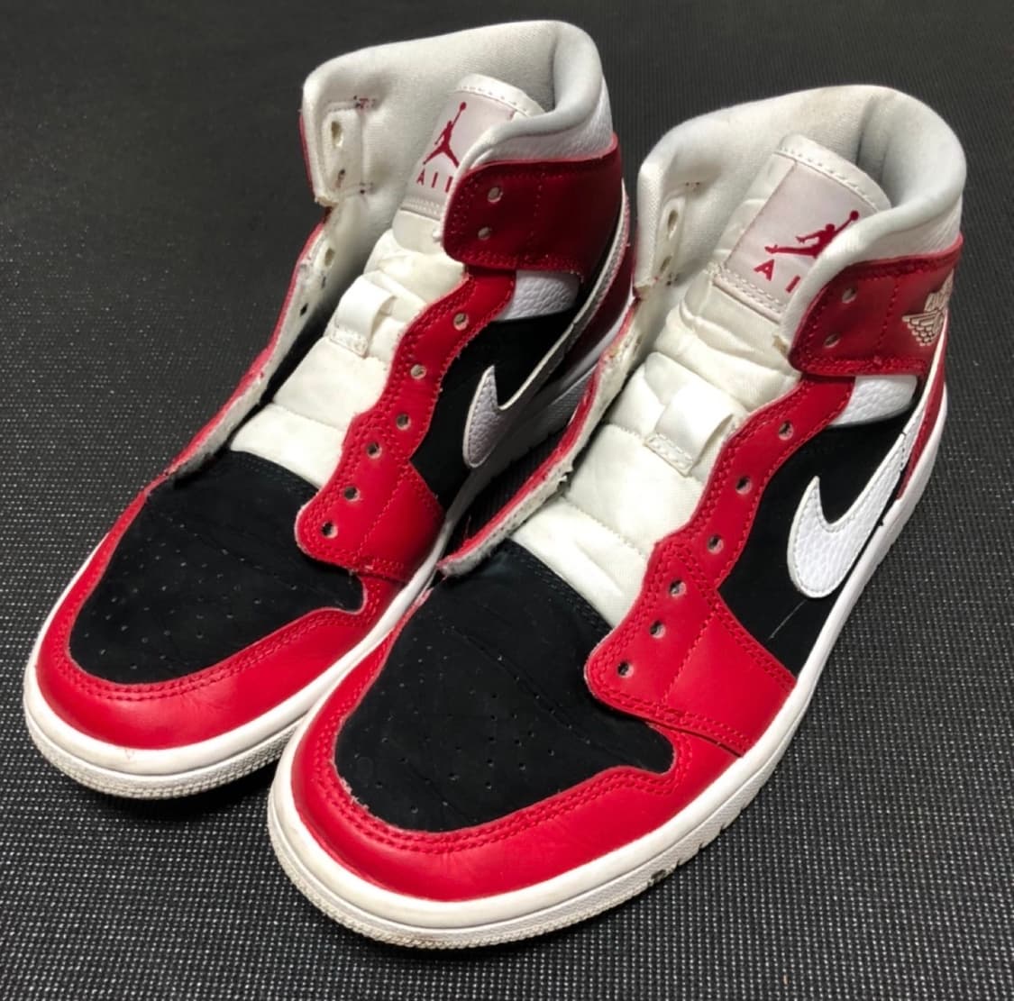 [240] 조던 1 미드 짐레드 블랙 상품이미지1