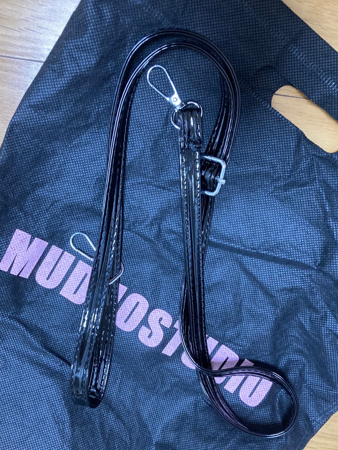 에나멜 도트 원통 가방 상품이미지5