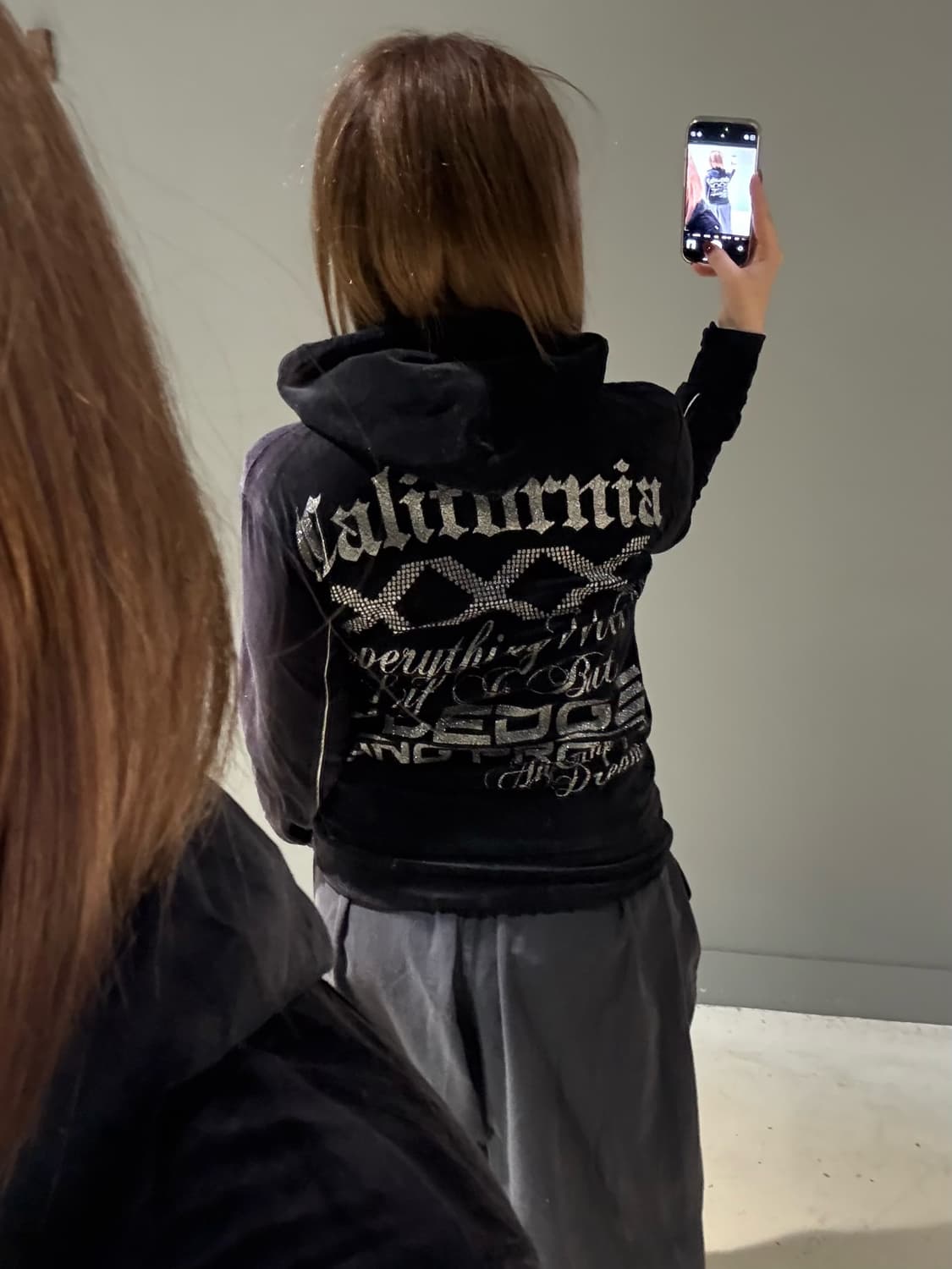 back lettering velour hood zip-up 상품이미지4